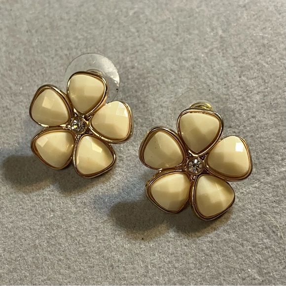 Jewelry - Acrylic Cream and Gold Tone Flower Post Earrings